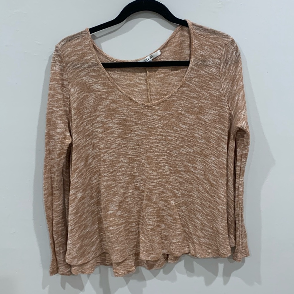 An m tan long sleeve top